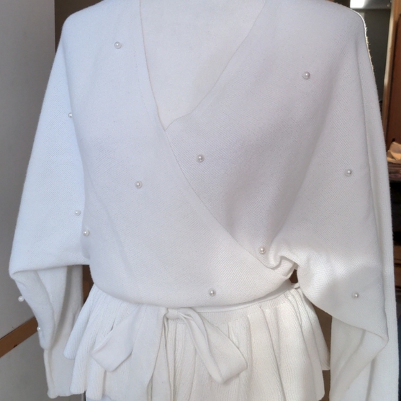 V-Neck Beaded Ruffle Hem Sweater - Picture 3 of 16